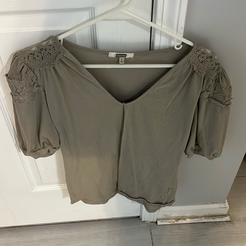 Short sleeve shirt from buckle